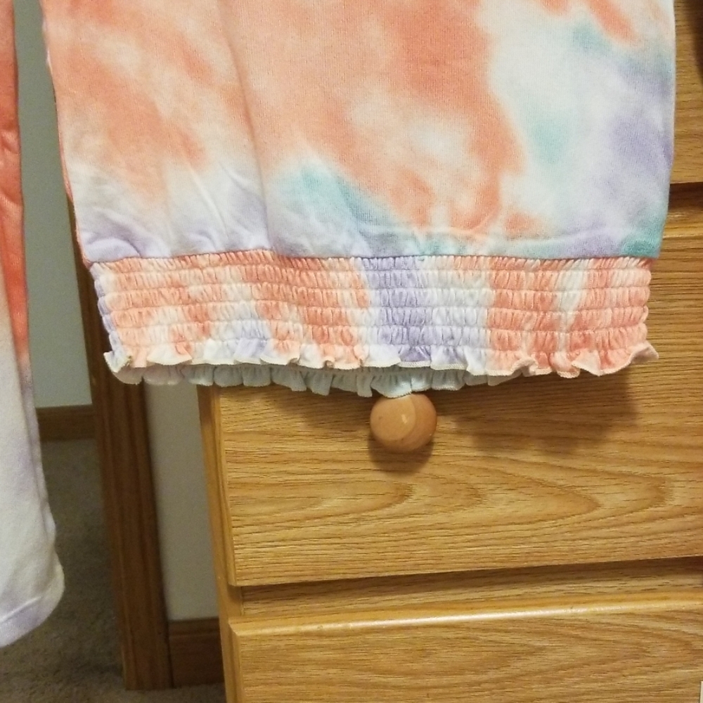 Tye dyed super cozy and soft long sleeve tee NWT - Picture 6 of 7